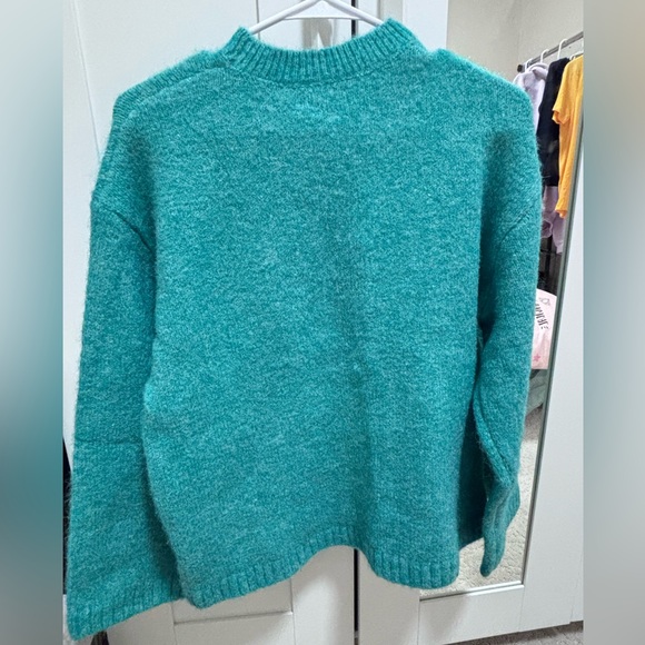 3 for$25 Green women sweater - Picture 4 of 6